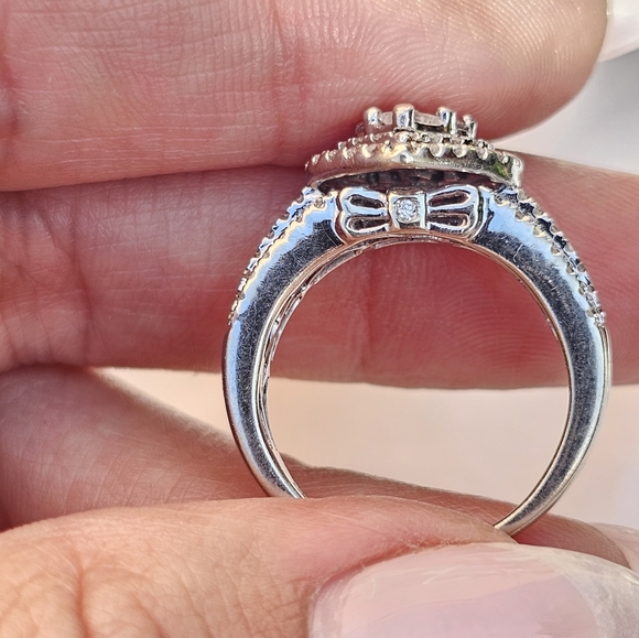 14kt White Gold and 1tcw Diamond Heart Ring - Picture 4 of 6